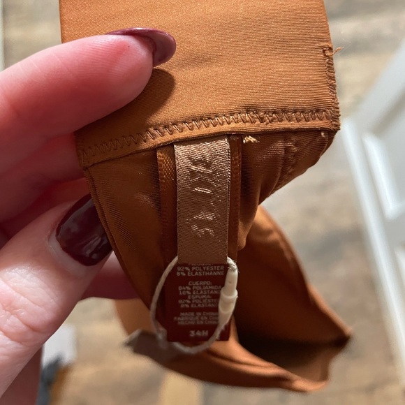 Skims Wireless Form Push-Up Plunge Bra 34H in Bronze NWT - Picture 6 of 6